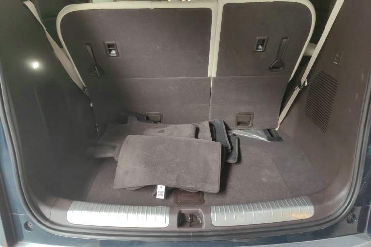 Used Denza D9 2024 EV 600 Four-Wheel-Drive Flagship Model Trunk