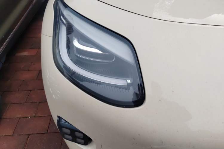 Used AION UT Super 2026 Model: Standard Edition Right Front Headlight