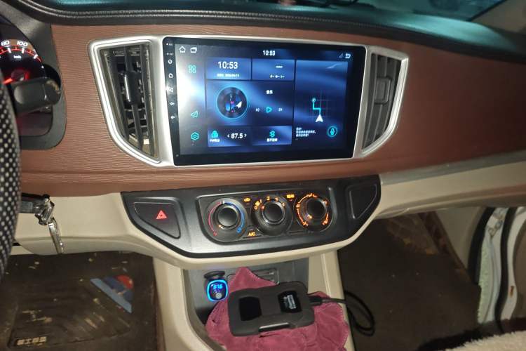 Used FORTHING Lingzhi 2016 M3 1.6L 7-Seater Comfort Model China IV Standard Audio And AC Panel