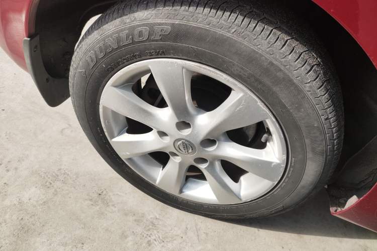 Used Nissan Tiida 2013 1.6L CVT Cool Cafe Edition
