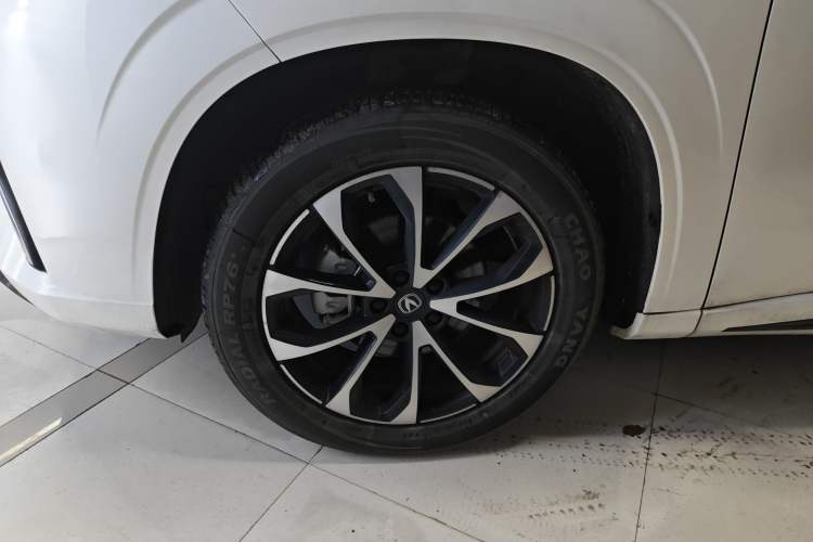 Used CHANGAN UNI-Z New Energy 2024 Blue Whale Smart Electric iDD 125km Beyond Edition Left Front Wheel Hub