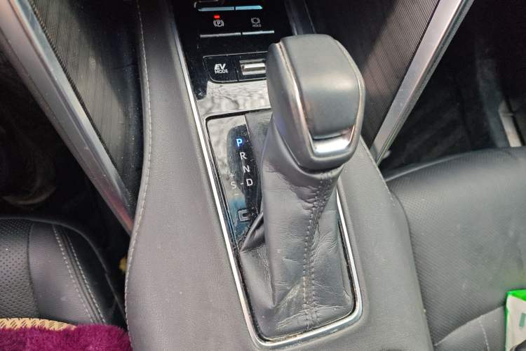 Used Toyota Harrier 2022 Dual-Engine 2.5L CVT Two-Wheel Drive Luxury Edition Gear Lever