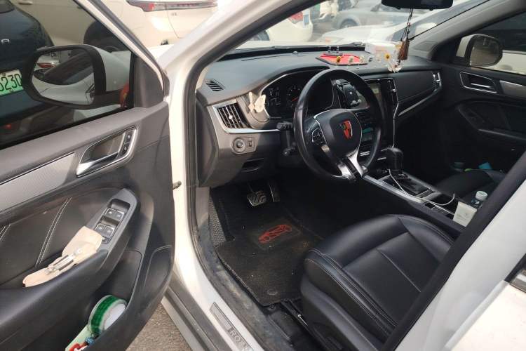 Used Roewe RX5 2016 20T Two-Wheel Drive Automatic Internet Smart Edition
