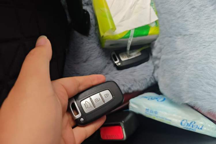 Used Kia Sportage R 2012 2.0L Automatic Two-Wheel Drive GLS Vehicle Key