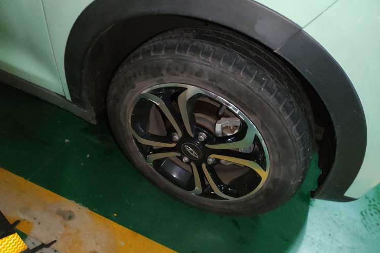 Used Chery QQ Little Ant 2021 200 000-Yuan Ant Fan Edition Talent Version Lithium Iron Phosphate 301 km Right Front Wheel Hub