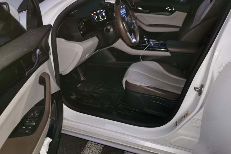 Used BYD Qin PLUS 2024 HONOR Edition DM-i 55KM Leading Model Driver Seat