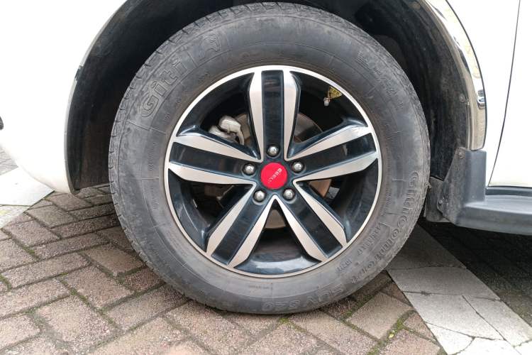 Used Geely Auto GX7 2015 Sports Edition 2.0L Automatic Luxury Upgrade Version China V Standard