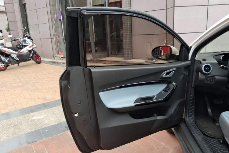 Used Chery New Energy Little Ant 2022 Restyled Version Sweet Pink Edition Half-Sugar Version 30.6 kWh 30 kW 301 km