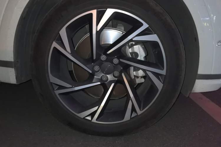 Used Lynk & Co 09 EM-P 2021 2.0T PHEV Ultra Six-Seater Right Front Wheel Hub