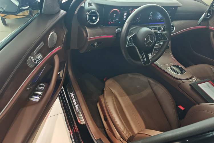Used Mercedes-Benz E-Class 2023 Updated E 300 L Fashion Edition Driver Seat