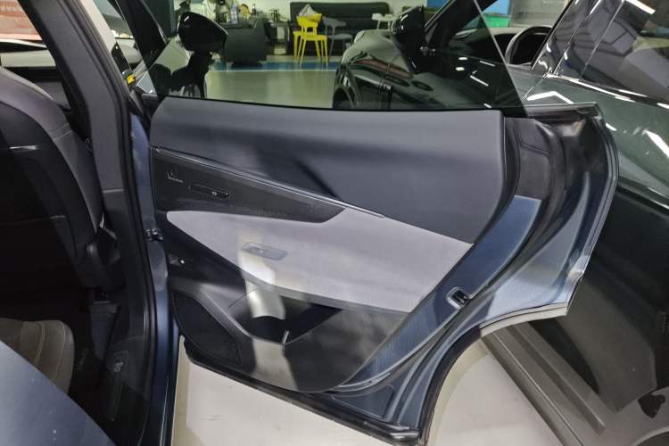 Used Lynk & Co 08 EM-P 2025 220 km All-Wheel-Drive Performance Halo