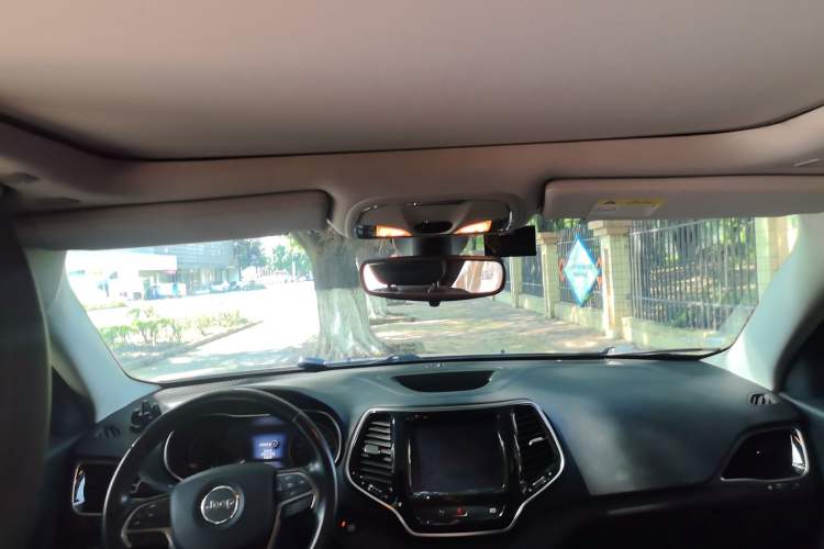 Used Jeep Cherokee 2019 2.0T Two-Wheel Drive Smart Enjoyment Version China V