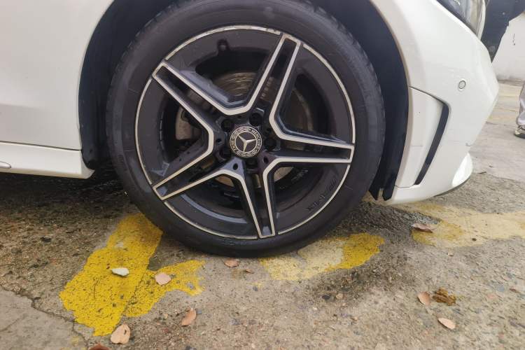 Used Mercedes-Benz C-Class 2021 C 260 L Sport Edition Star Collection Right Front Wheel Hub