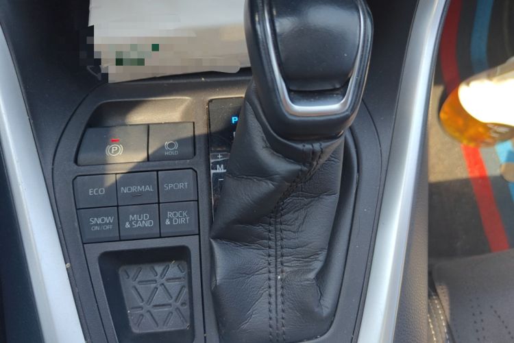 Used Toyota Wildlander 2021 2.0L CVT 4x4 Luxury Edition Gear Lever