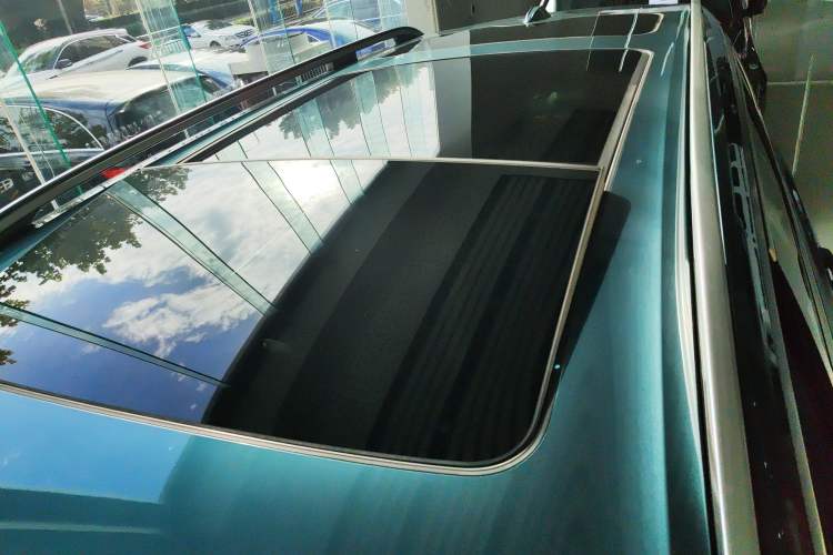 Used BMW X7 2023 xDrive40i Luxury Package with Premium Features