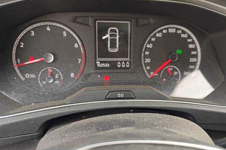 Used Volkswagen T-ROC 2019 230TSI DSG Two-Wheel-Drive Advanced Version China VI Standard Odometer Close Up