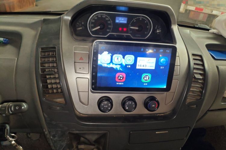 Used SAIC MAXUS Xintu V80 2017 2.5T 5-Speed Manual Aoyuntong National IV Short Wheelbase Ultra-Low Roof 5/6/10-Seater