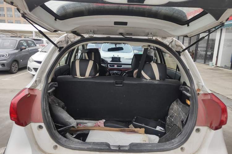 Used Haval H1 2016 Revised Version Blue Badge 1.5L AMT Luxury Edition Trunk