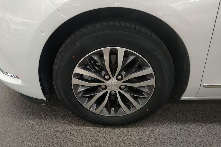 Used Buick GL8 2022 ES Landtrek 653T Luxury Edition Left Front Wheel Hub