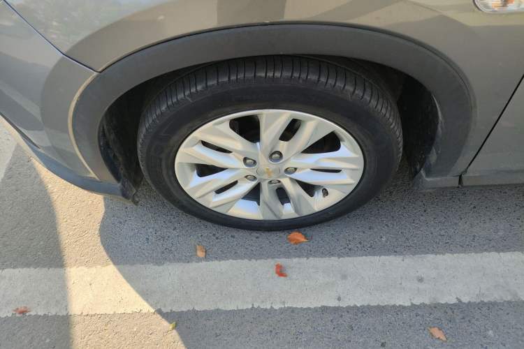 Used Chevrolet Orlando 2019 530T Automatic Luxury Edition (5-seat model) China VI Left Front Wheel Hub