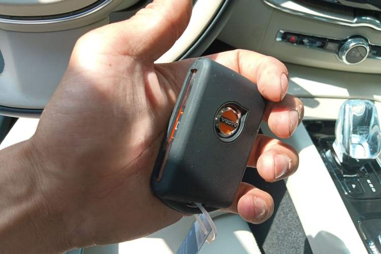 Used Volvo XC60 New Energy 2024 T8 Plug-in Hybrid Long-Range All-Wheel Drive Smart Luxury Edition