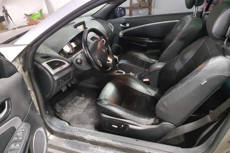 Used Renault Megane 2011 CC 2.0 Fashion Navigation Edition Driver Seat