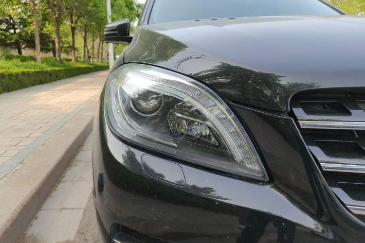 Used Mercedes-Benz M-Class 2012 ML 350 Sport Edition Right Front Headlight