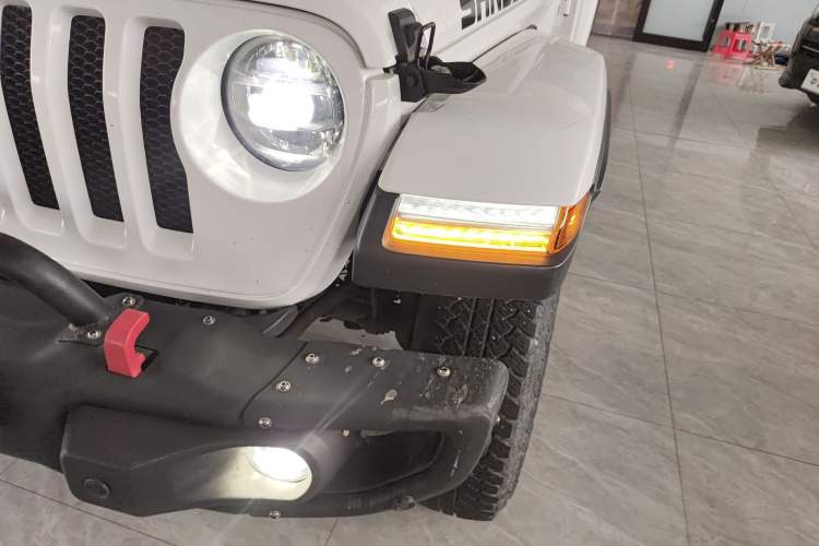 Used Jeep Wrangler 2019 2.0T Sahara Four-Door Version China VI Emission Standard