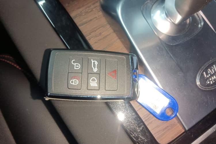 Used Land Rover Discovery Sport 2022 Revised Version 249 PS R-Dynamic S Performance Edition 5 Seats Vehicle Key