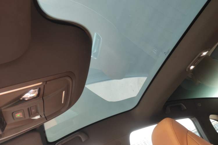 Used ORA Lightning Cat 2022 555 km Luxury Edition Headliner