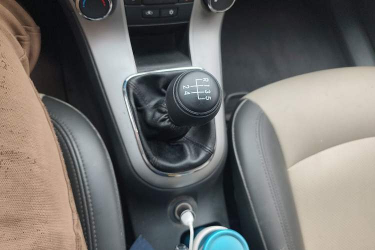 Used Chevrolet Cruze 2013 1.6L SL MT Gear Lever