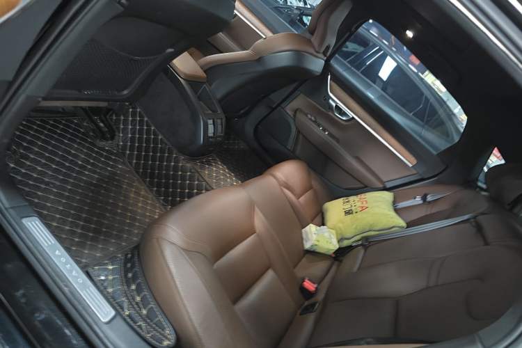 Used Volvo S90 2024 B5 Zhiyi Luxury Edition
