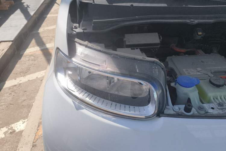 Used ORA White Cat 2020 305 km Luxury Version Right Front Headlight