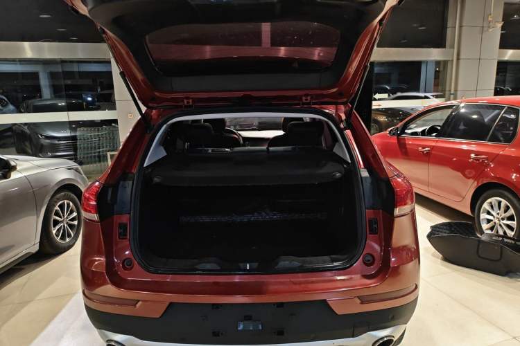 Used Haval H2s 2018 Red-Label 1.5T Dual-Clutch Elite Model Trunk