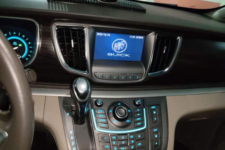 Used Buick GL8 2013 3.0L GT Luxury Business Haoya Edition
