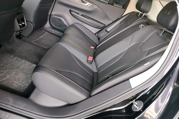 Used Hongqi E-QM5 2022 431 km Charge & Enjoy Edition