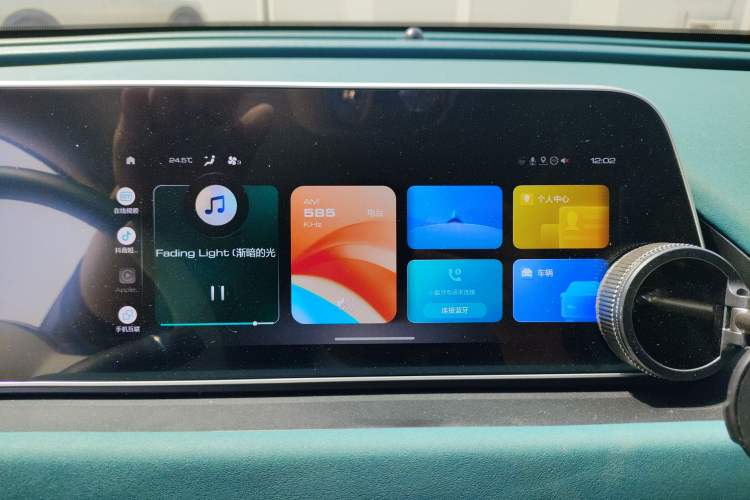 Used ORA Good Cat 2023 401 km Standard Range Prestige Version Lithium Iron Phosphate Audio And AC Panel