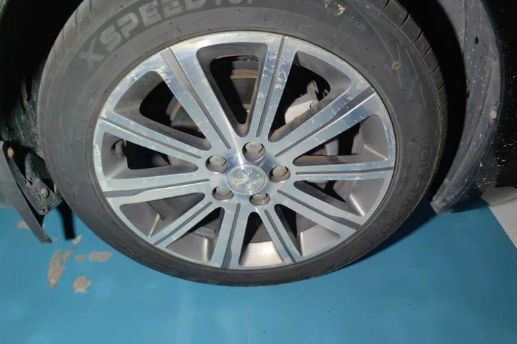 Used Peugeot 408 2015 1.2T Automatic Luxury Edition Right Front Wheel Hub
