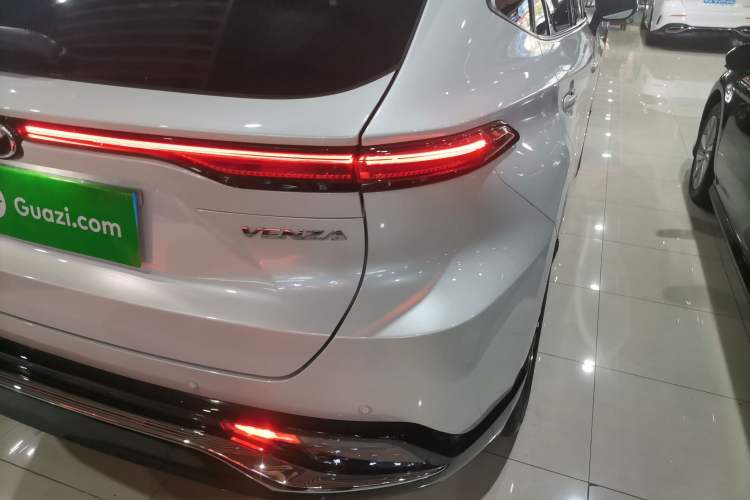 Used Toyota Venza 2023 2.0L CVT Two-Wheel Drive Prestige Version
