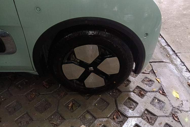 Used Baojun KiWi EV 2023 DJI Edition Lithium Iron Phosphate Right Front Wheel Hub