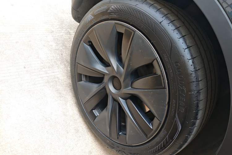 Used Tesla Model Y 2024 Rear-Wheel-Drive Version Right Rear Wheel Hub