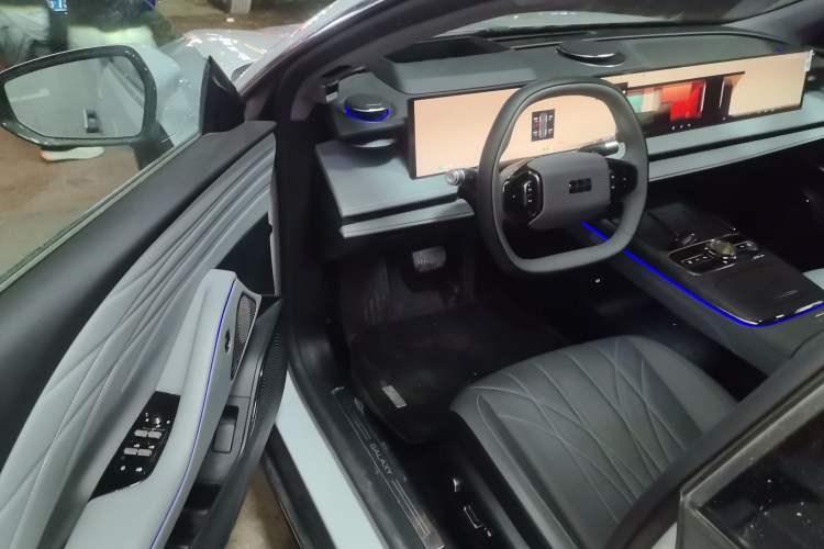 Used Geely Galaxy E8 2025 700 km Long-Range Intelligent Driving Version Driver Seat