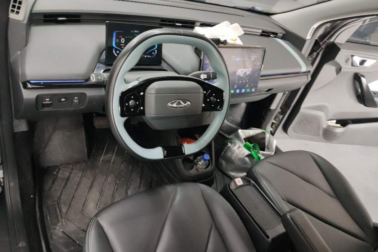 Used Chery New Energy Boundless Pro 2022 301km "Divine Beast" Version with Lithium Iron Phosphate Center Console