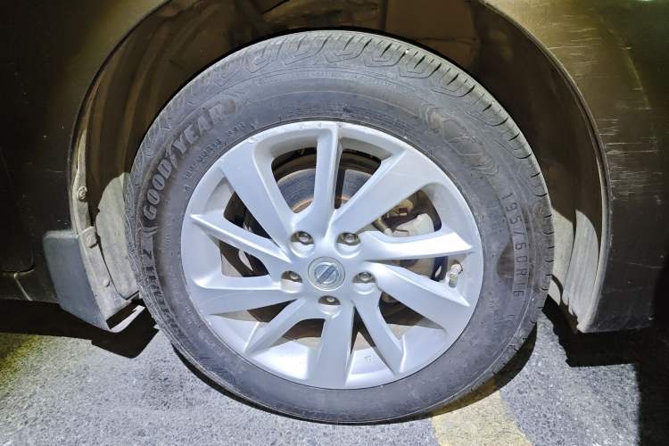 Used Nissan Sylphy 2014 1.6XV CVT Deluxe Edition Right Front Wheel Hub