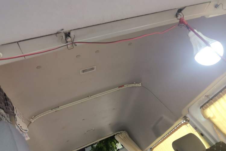 Used Ford Transit 2017 2.0T Diesel Multi-Purpose Commercial Vehicle Mid-Drive Mid-Roof China IV Standard