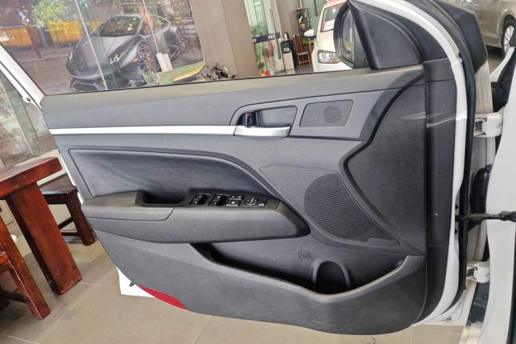 Used Hyundai Elantra (6th Generation / Lingdong) 2016 1.6L Automatic ZhiXuan – Elite Version Interior 7