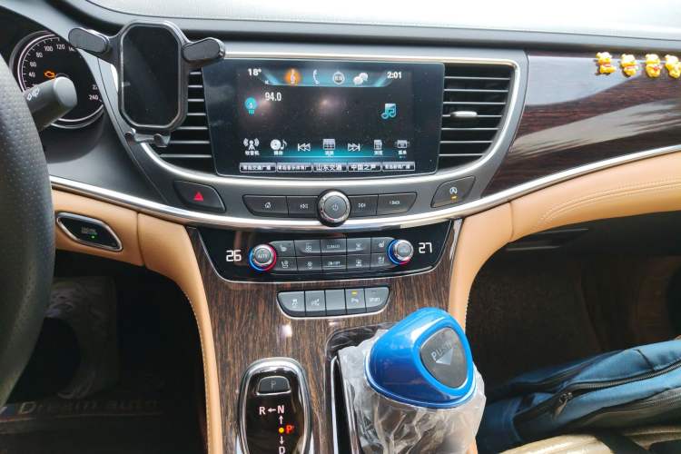 Used Buick LaCrosse 2016 28T Premium Edition Audio And AC Panel