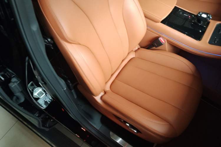 Used Hima AITO M7 2024 1.5T Intelligent Drive Rear-Drive Ultra Version 5 Seats Right Front Seat