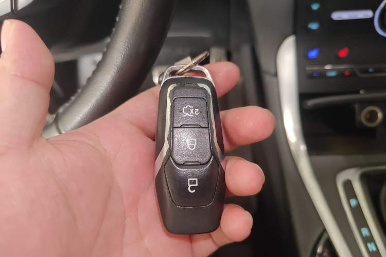 Used Ford Edge 2015 2.7T GTDi 4x4 Prestige 7-Seater Vehicle Key