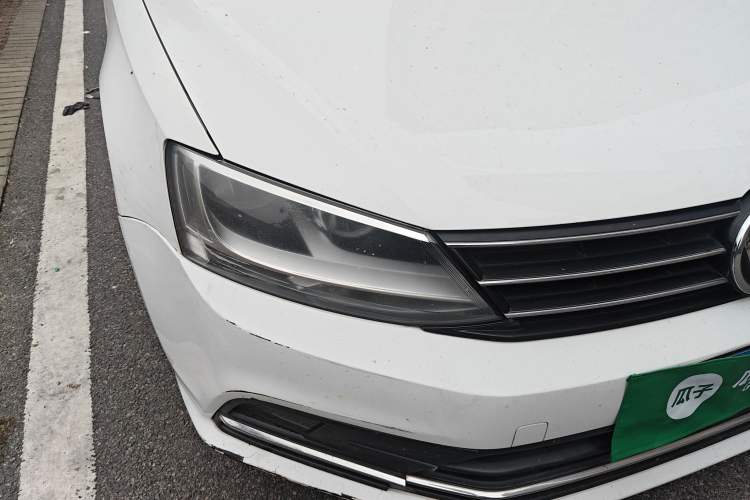 Used Volkswagen Sagitar 2017 230TSI Automatic Comfort Version Right Front Headlight